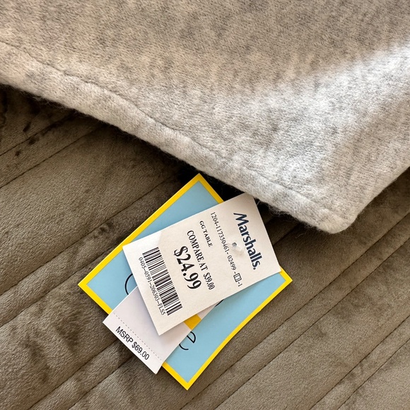 Believe Sweater - Picture 4 of 4